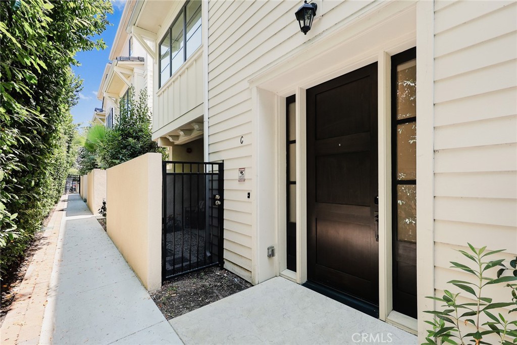 22 E Colorado Boulevard C