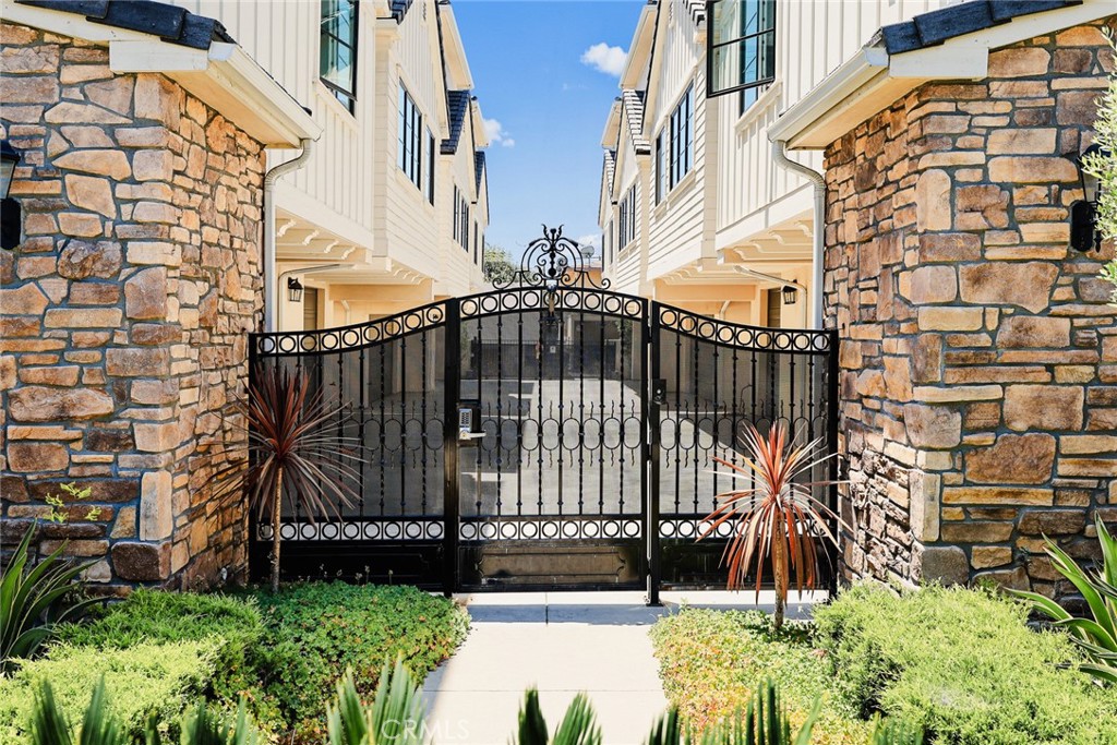 22 E Colorado Boulevard C