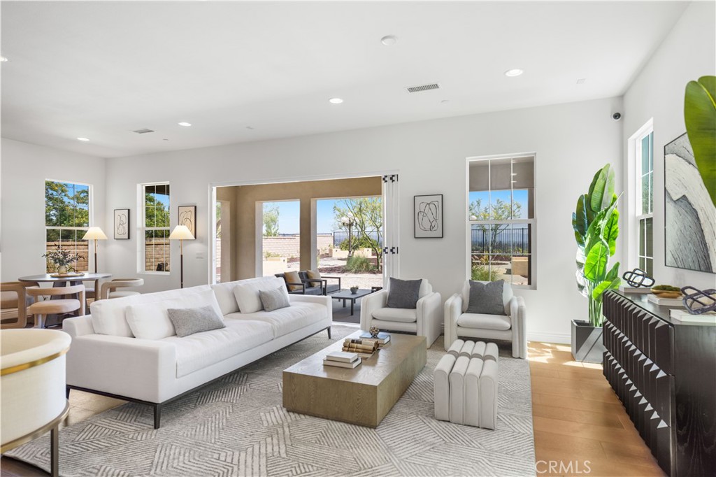 668 E Tangerine Street