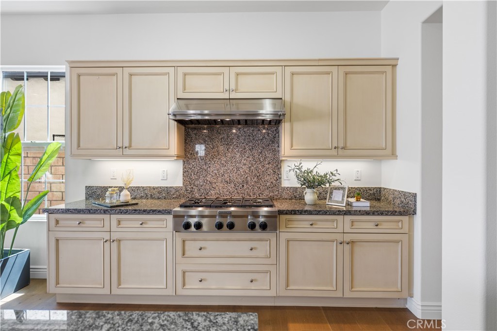 668 E Tangerine Street