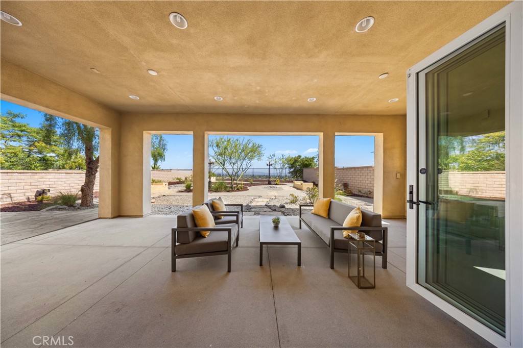 668 E Tangerine Street