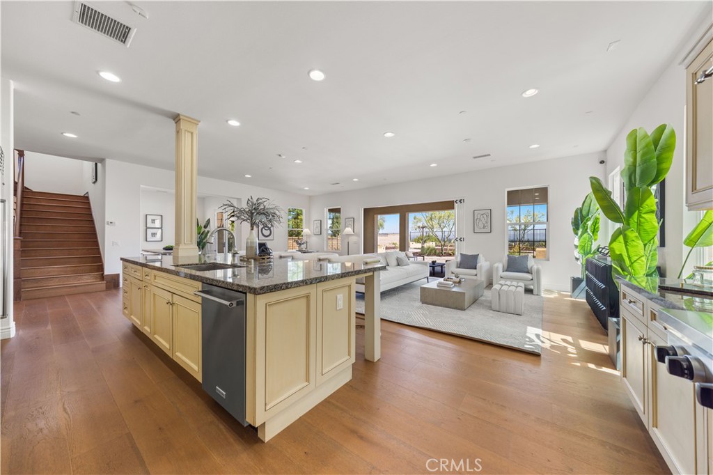 668 E Tangerine Street