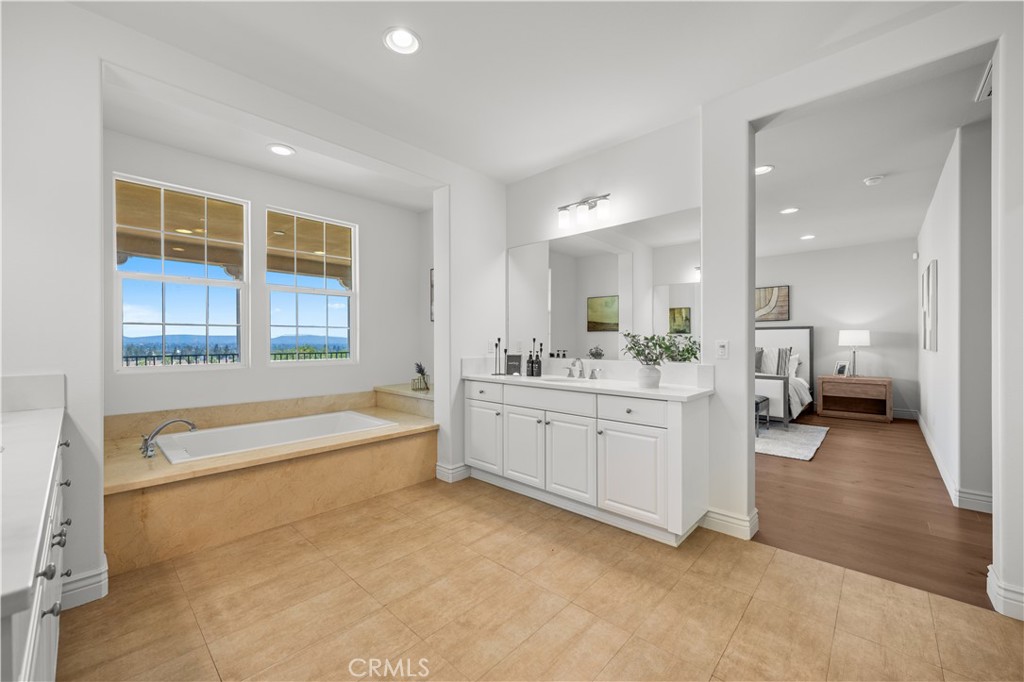 668 E Tangerine Street