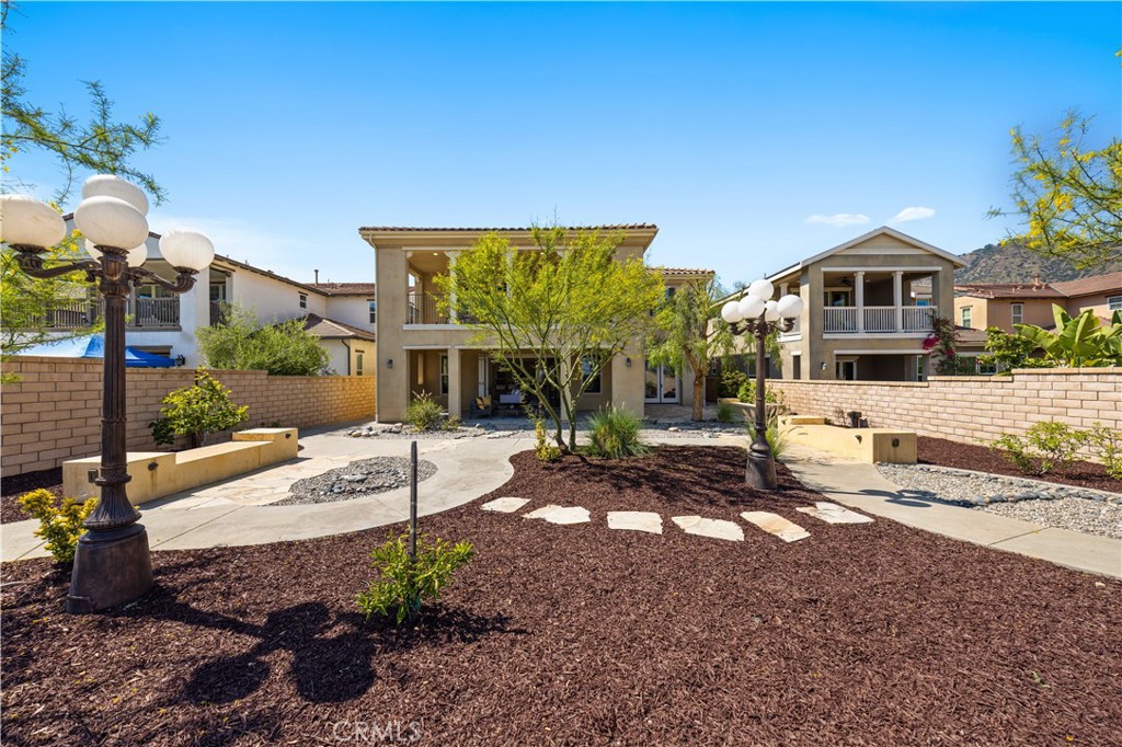 668 E Tangerine Street