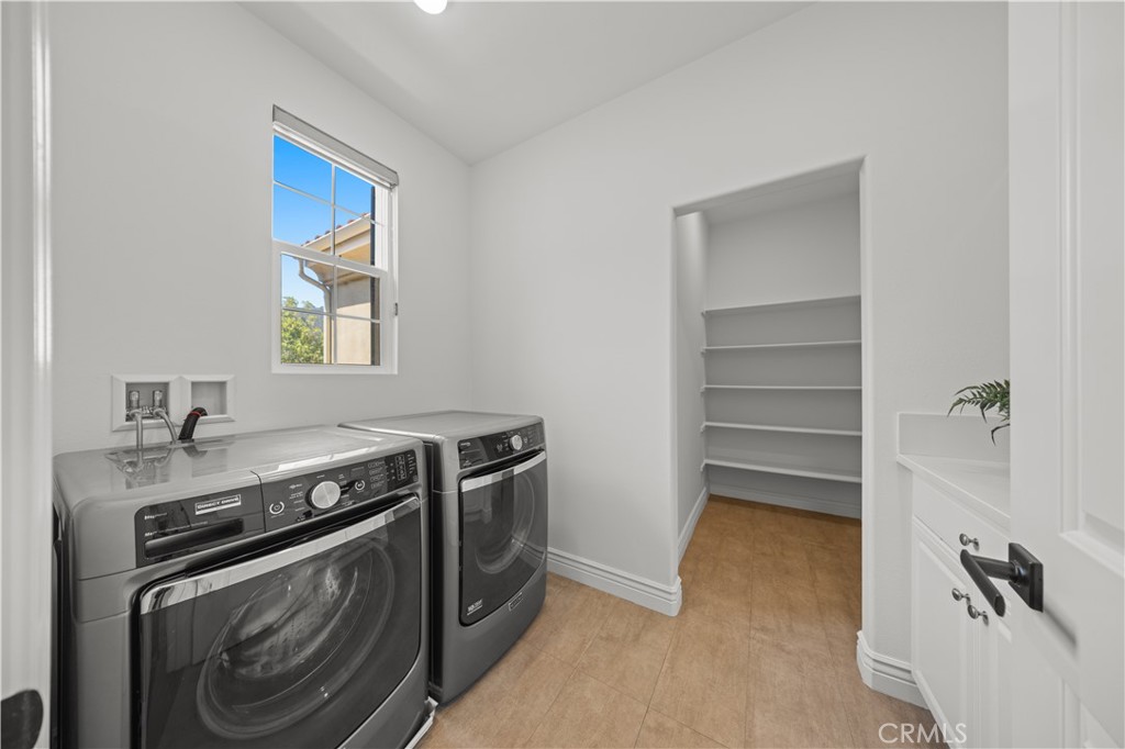 668 E Tangerine Street