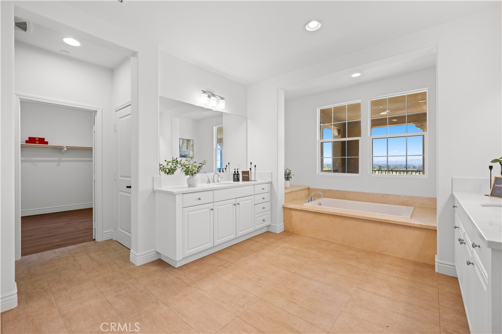 668 E Tangerine Street