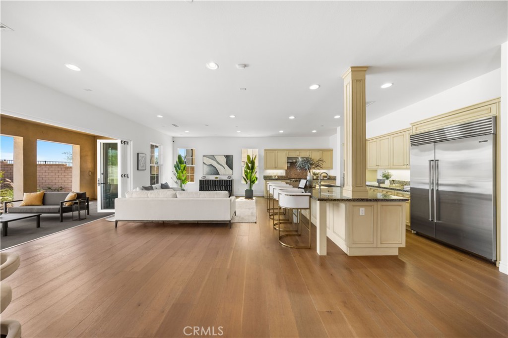 668 E Tangerine Street