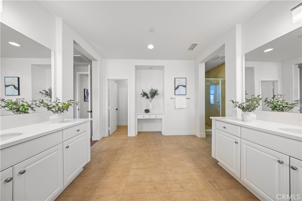 668 E Tangerine Street