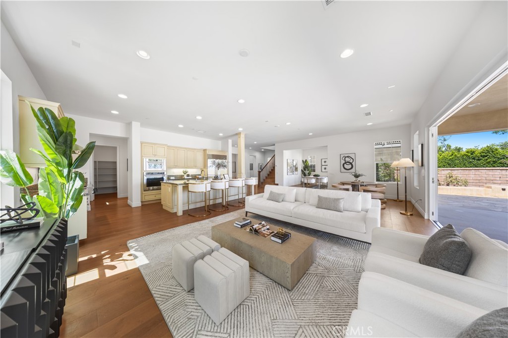 668 E Tangerine Street