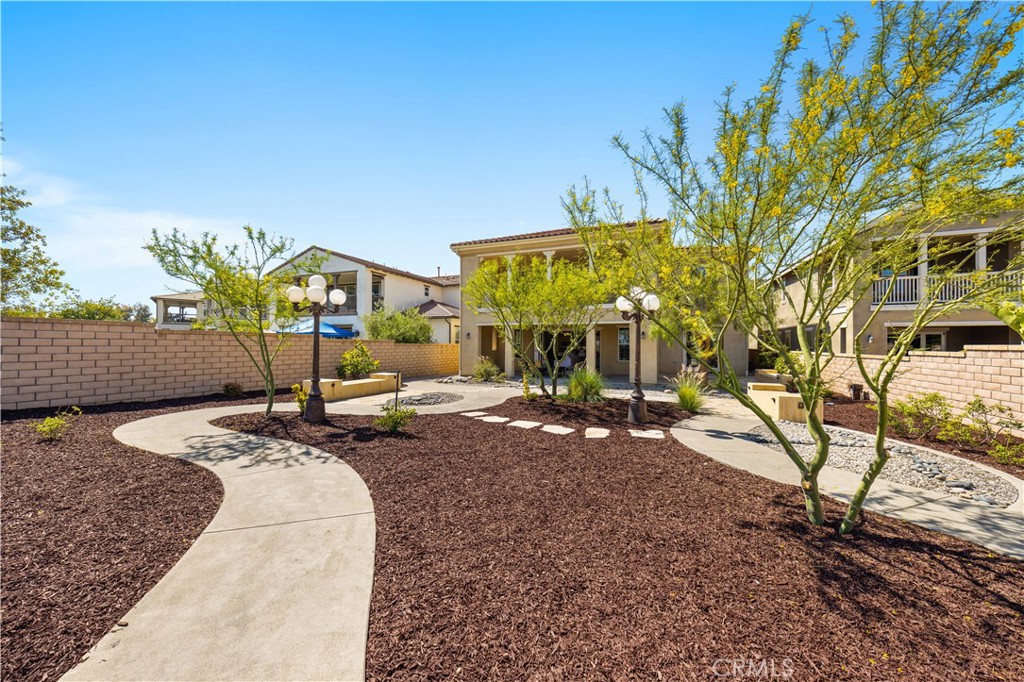 668 E Tangerine Street