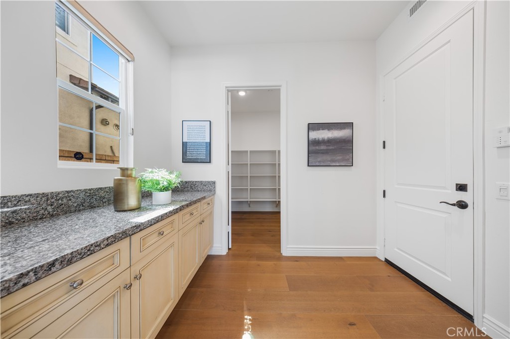 668 E Tangerine Street