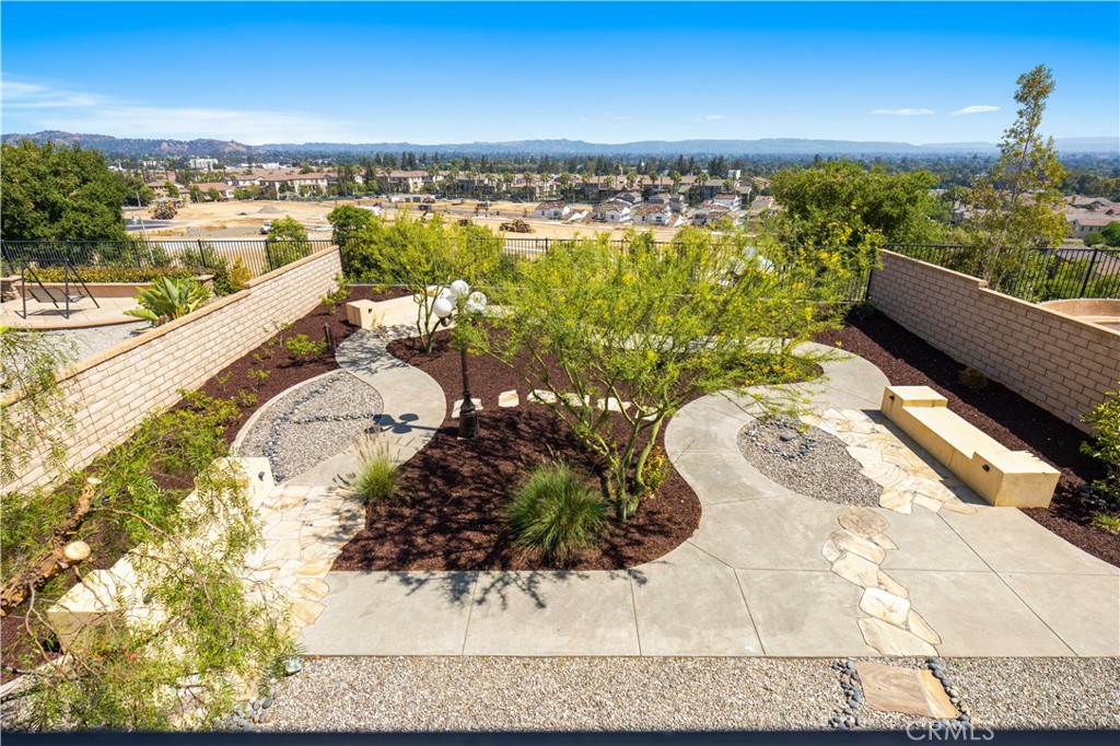 668 E Tangerine Street