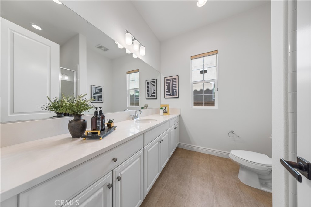 668 E Tangerine Street