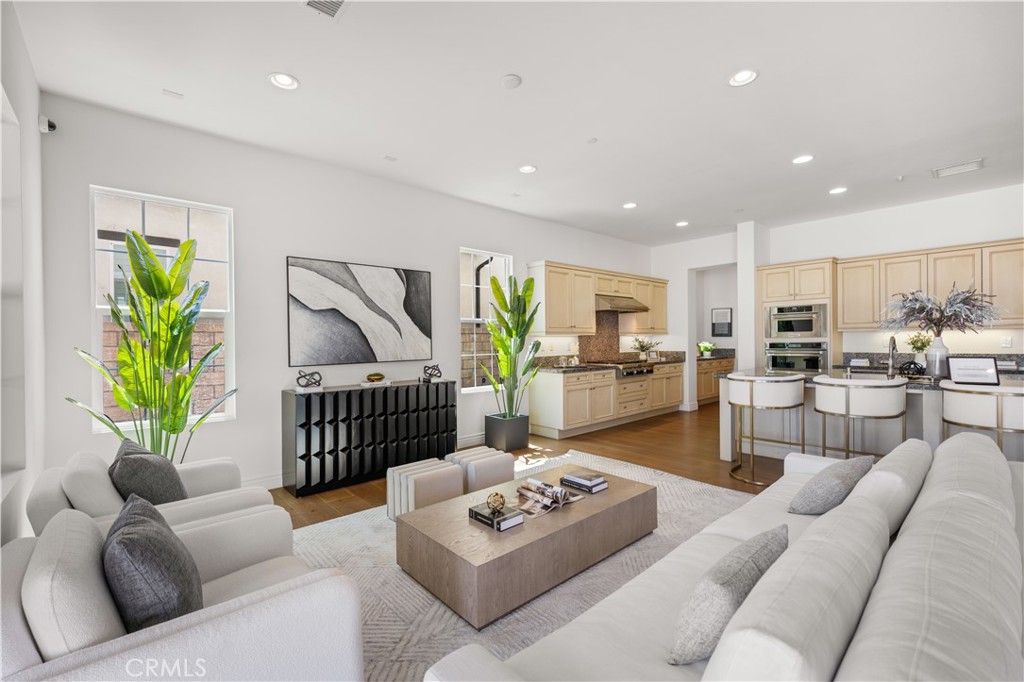 668 E Tangerine Street