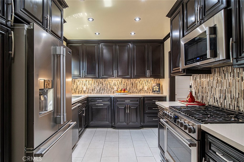 6012 N Del Loma Avenue