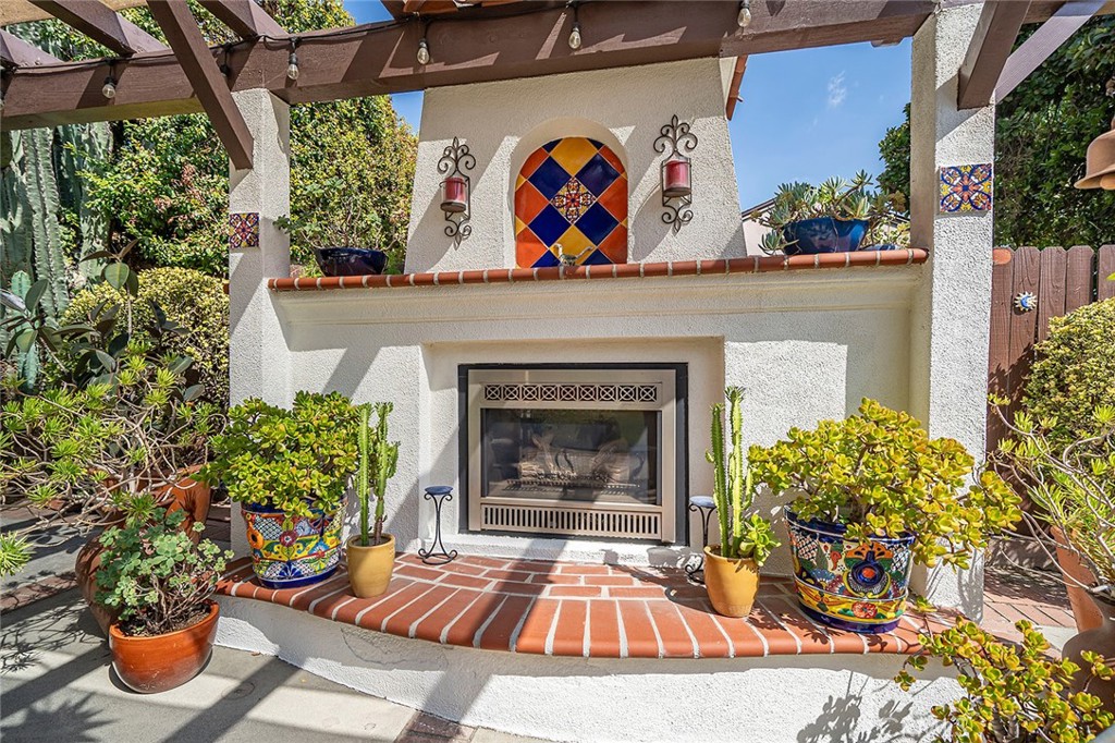 6012 N Del Loma Avenue