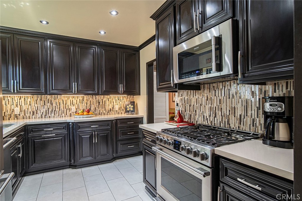 6012 N Del Loma Avenue