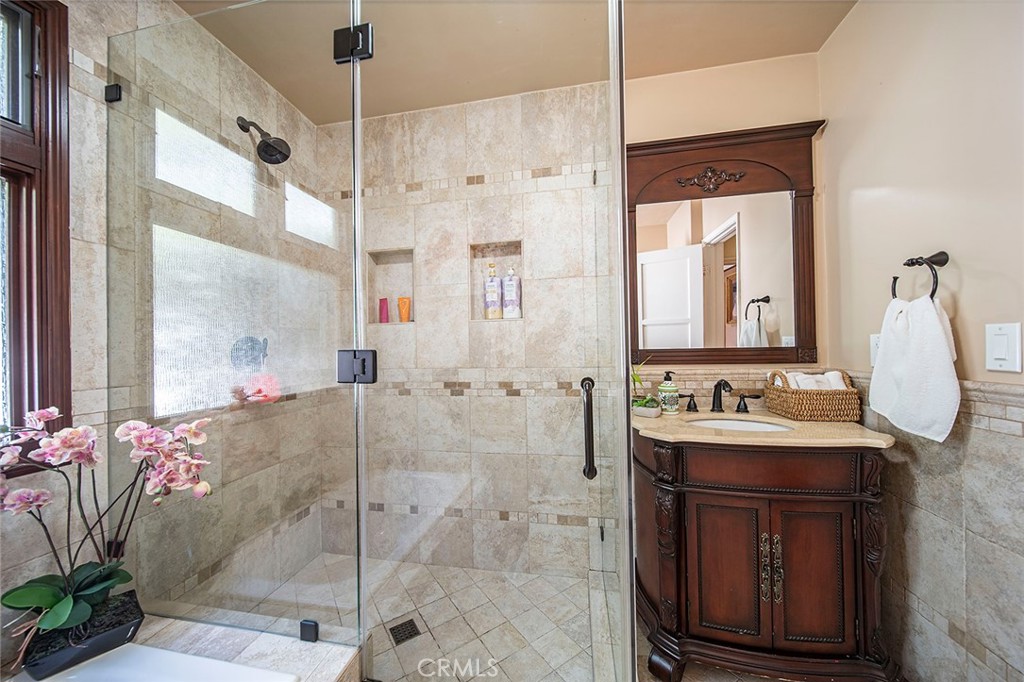 6012 N Del Loma Avenue