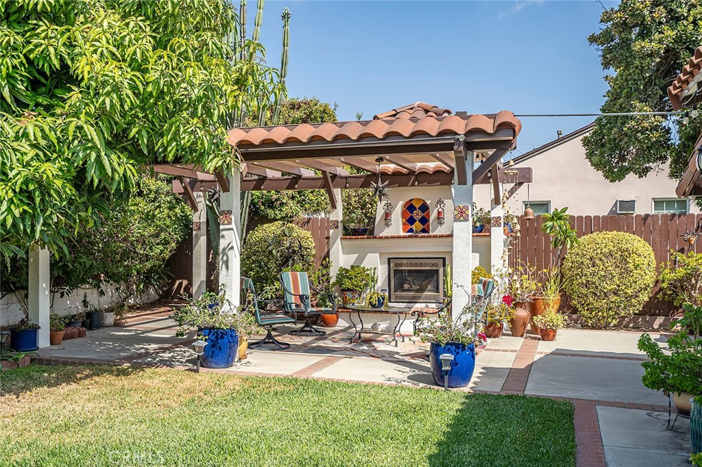 6012 N Del Loma Avenue