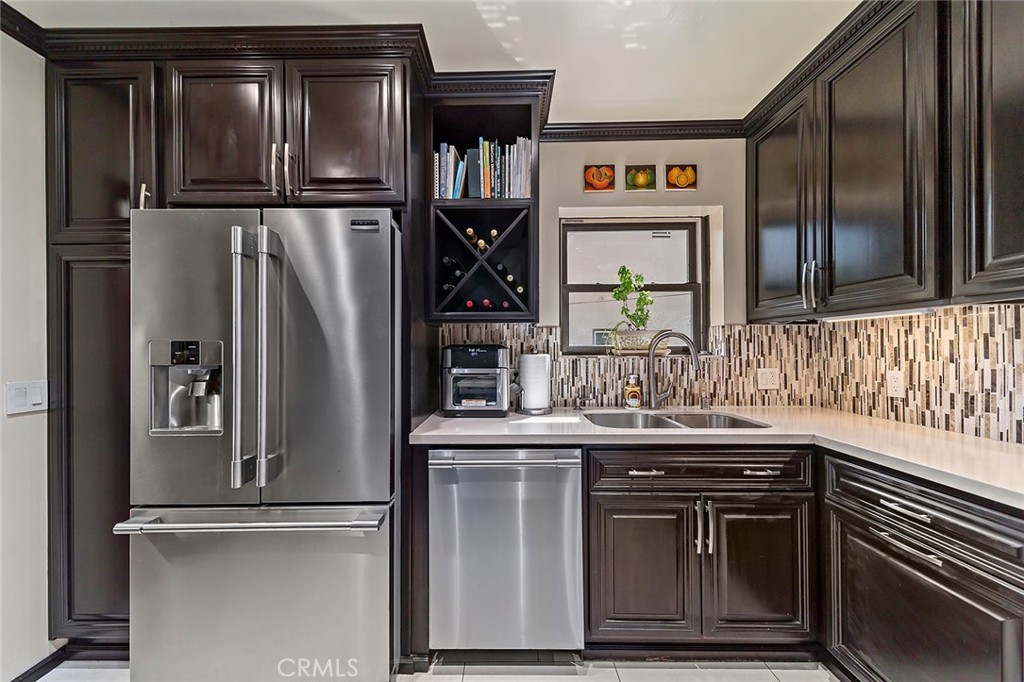 6012 N Del Loma Avenue