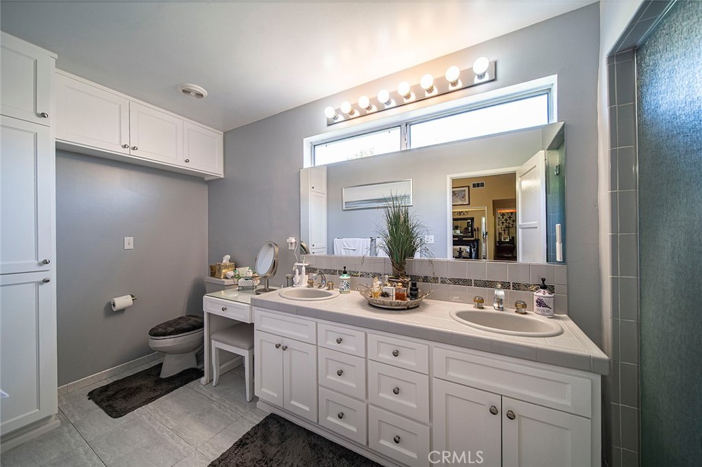 6012 N Del Loma Avenue