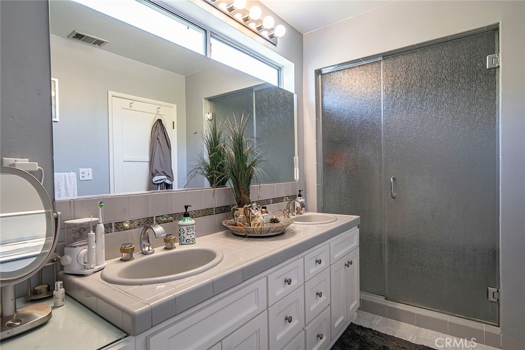 6012 N Del Loma Avenue