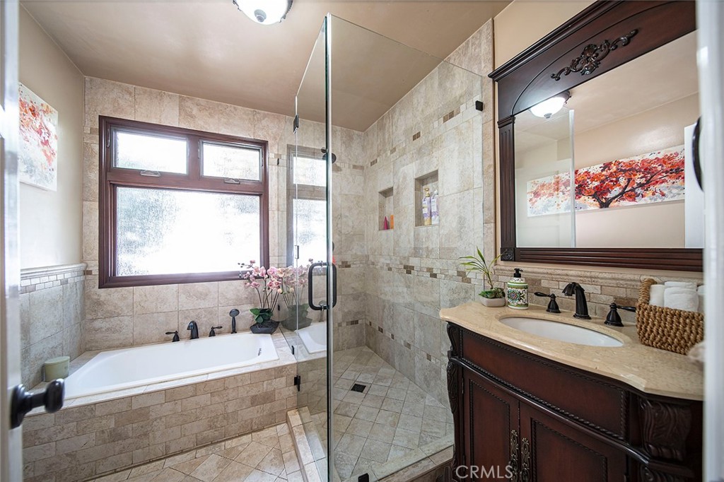 6012 N Del Loma Avenue