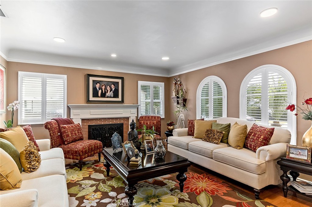 6012 N Del Loma Avenue