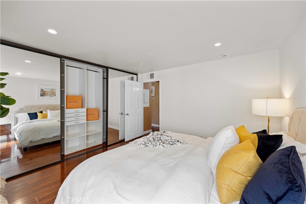 8121 Marina Pacifica Drive N