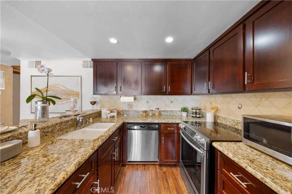 8121 Marina Pacifica Drive N