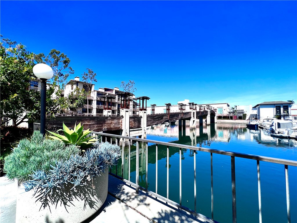 8121 Marina Pacifica Drive N