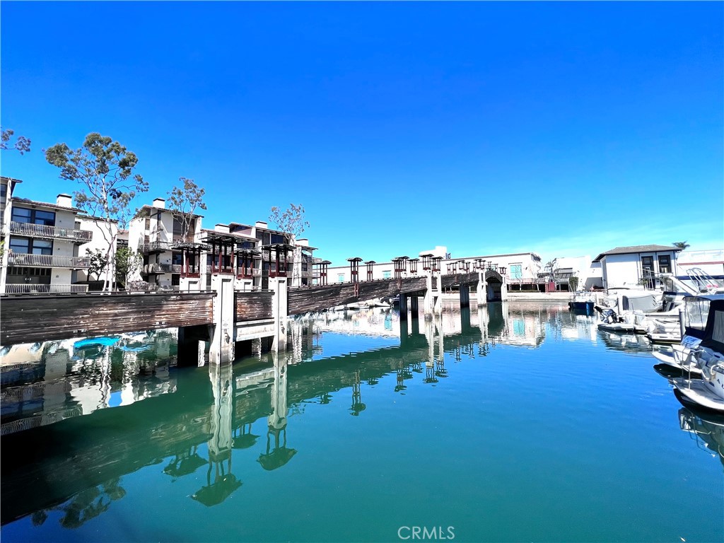 8121 Marina Pacifica Drive N