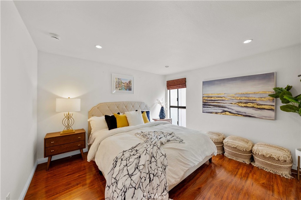 8121 Marina Pacifica Drive N