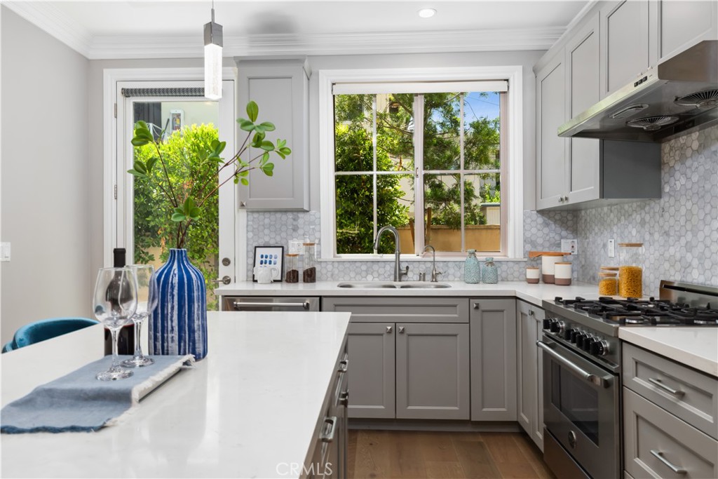 129 El Dorado Street B