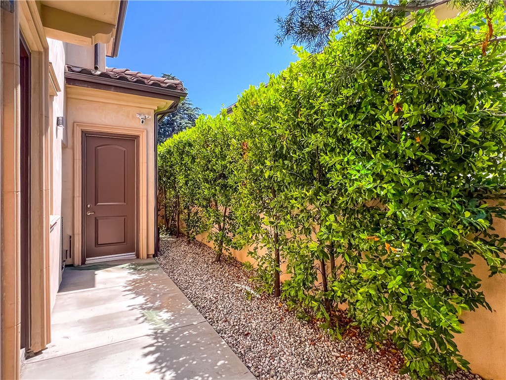 129 El Dorado Street B