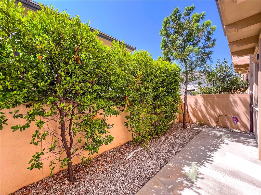 129 El Dorado Street B