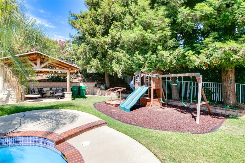 2457 Terrebonne Avenue