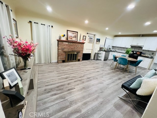 308 W Saxon Avenue