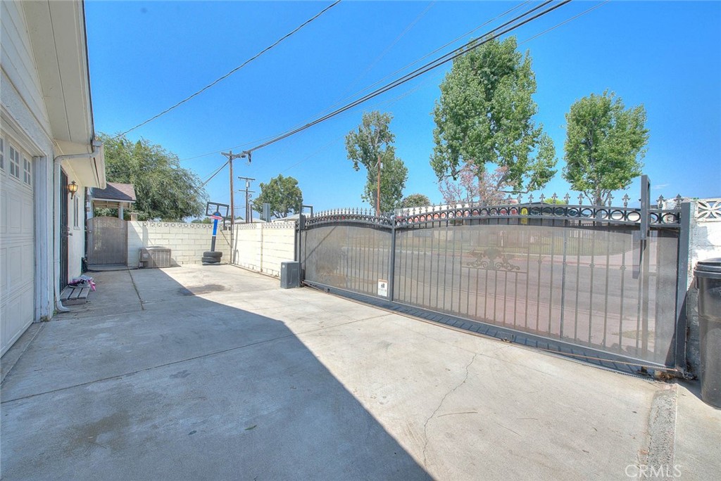 5048 Alessandro Avenue