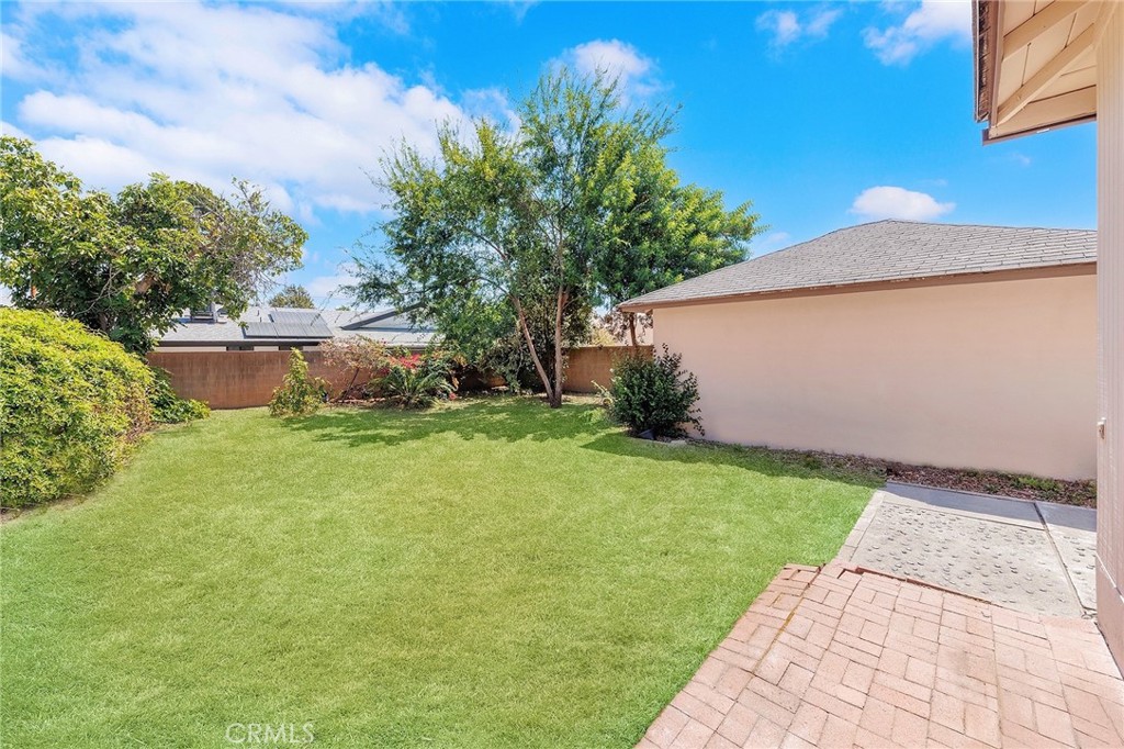 7140 N Muscatel Avenue