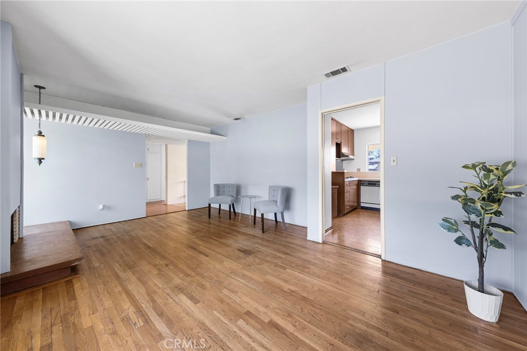 7140 N Muscatel Avenue