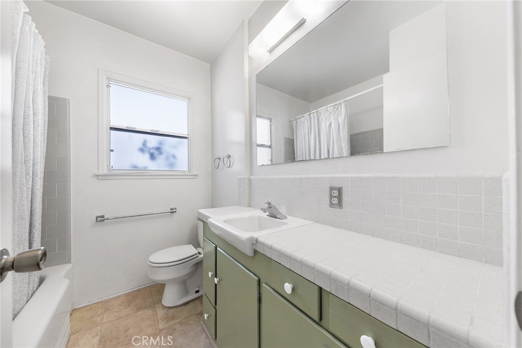 7140 N Muscatel Avenue