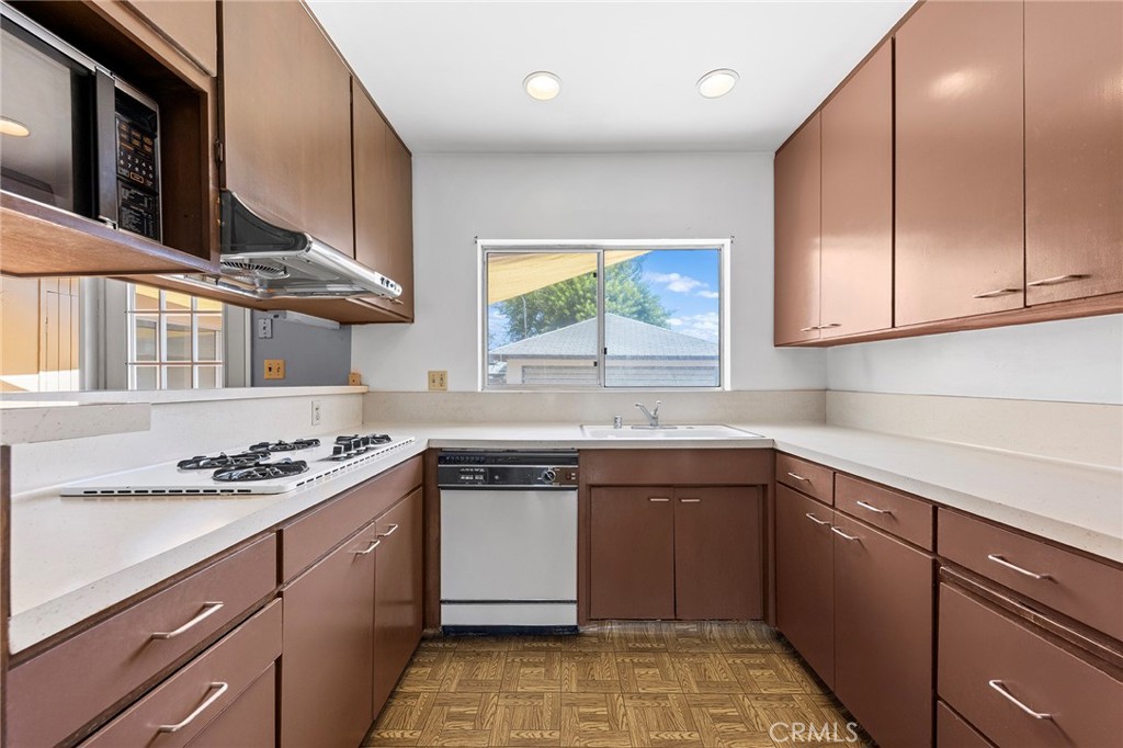 7140 N Muscatel Avenue