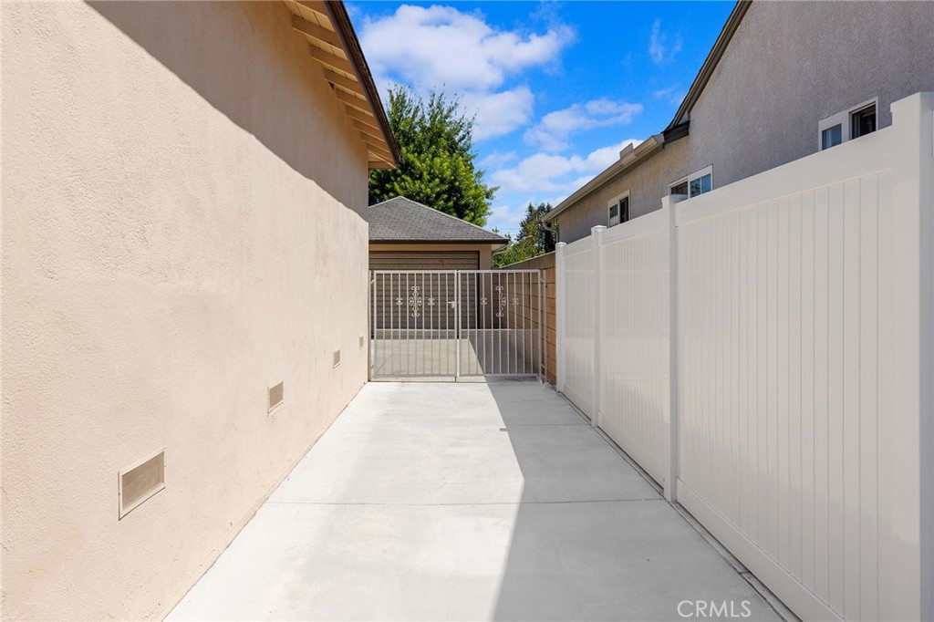 7140 N Muscatel Avenue