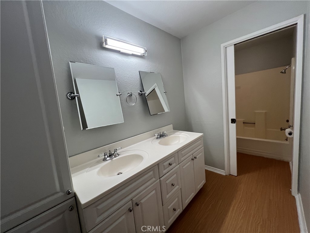 1000 Central Avenue 16