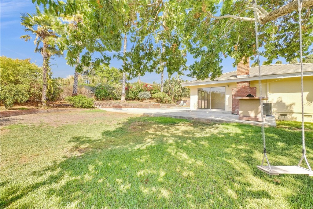 13832 Lomitas Avenue
