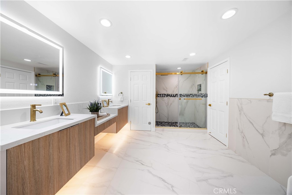 1041 Santa Ana Street