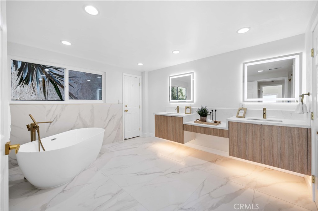 1041 Santa Ana Street