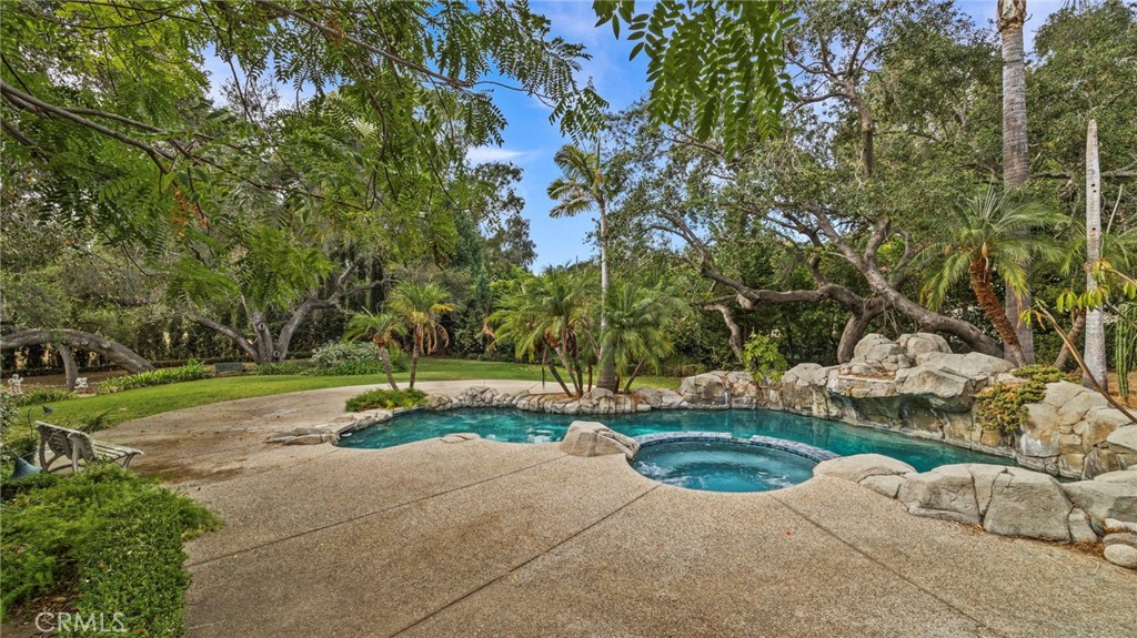 1141 Rodeo Road