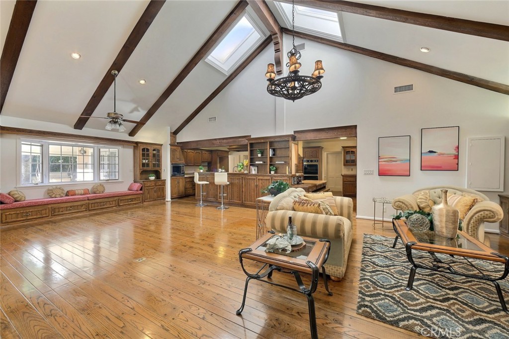 1141 Rodeo Road